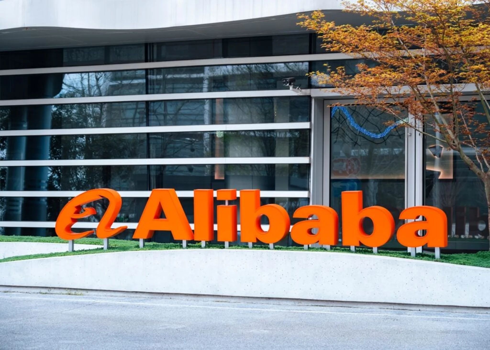 Au-delà des chatbots : Alibaba lance une initiative de 290 millions de dollars pour l'IA dans le monde réel | Benzinga France