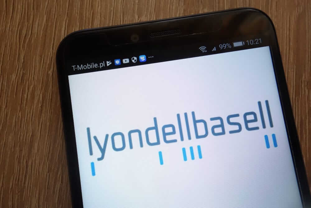 Is Wall Street Bullish or Bearish on LyondellBasell Stock?
